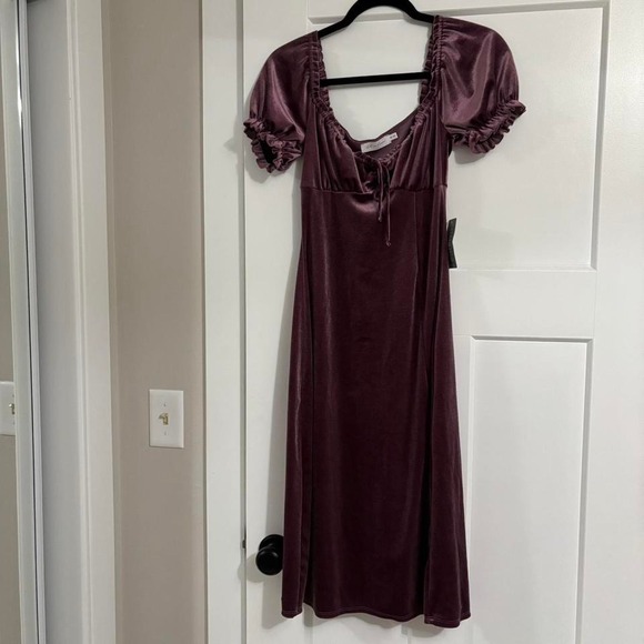 All in Favor Dresses & Skirts - Violet velvet All in Favor midi dress new‎ with tags* puff sleeve